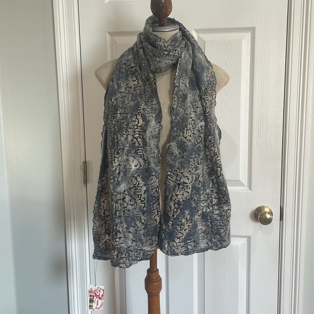 Kooloo nwts scarf Handmade wearable art to wear meringue wool silk black gray